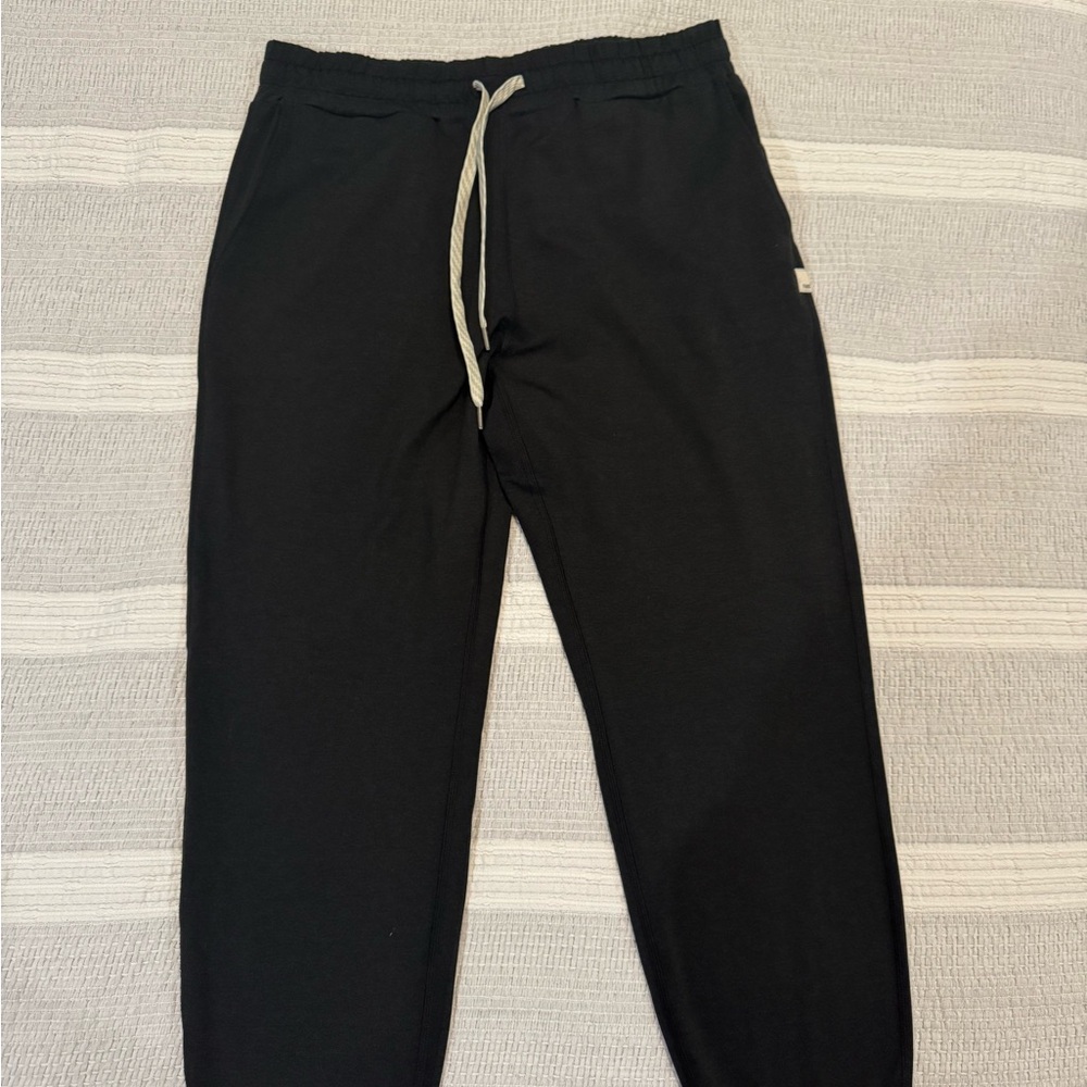 NEW Vuori performance Jogger with Drawstring